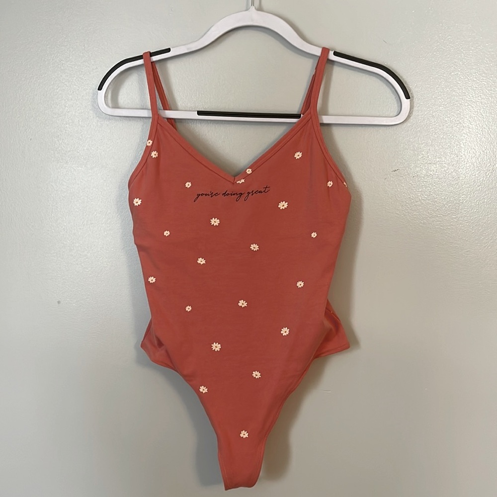 Never worn Victoria’s Secret Pink “you’re doing great” daisy bodysuit